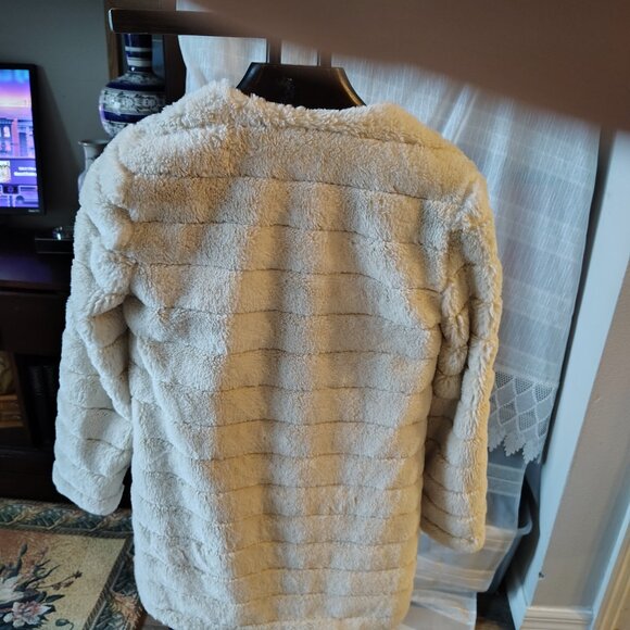 BB Dakota anything for you faux fur coat Ivory, xsmall - Picture 8 of 9